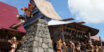 Budaya lompat batu di Nias, Indonesia. Menarik sekaligus mempesona.