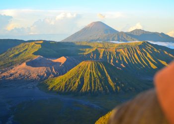 Ada 8 gunung di Indonesia yang harus Anda kunjungi !