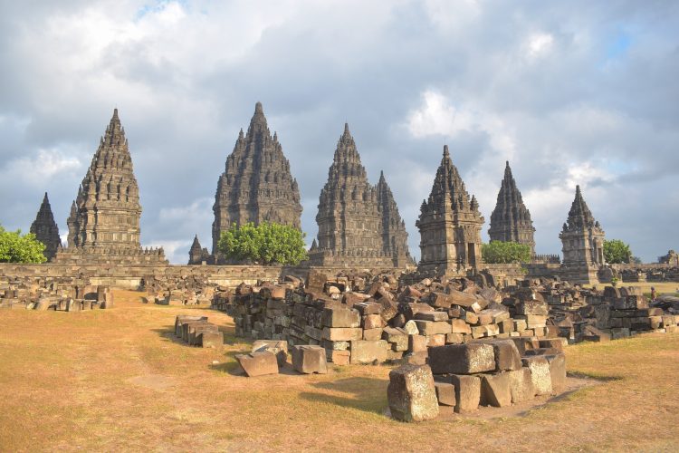 8 Candi yang ada di Yogyakarta, Indonesia. Sebagai destinasi wajib dikunjungi !
