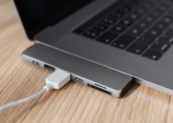 how to format flash drive on Mac ?